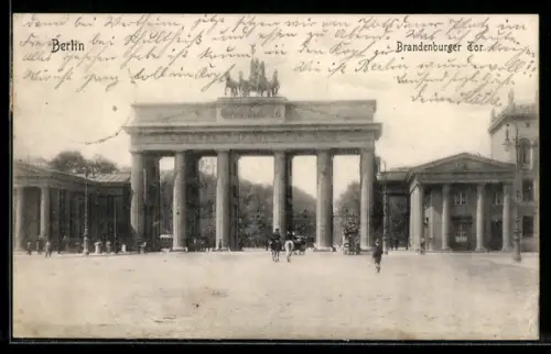 AK Berlin, Kutschen vor dem Brandenburger Tor