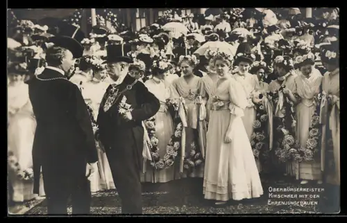 AK Oberbürgermeister Kirschner mit den Ehrenjungfrauen bei der Hochzeit d. Kronprinzen Wilhelm von Preussen