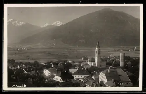 AK Malles, Vista panoramica del paese con montagne sullo sfondo