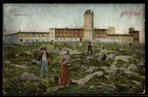 AK Brocken, Brocken-Hotel mit Wanderern