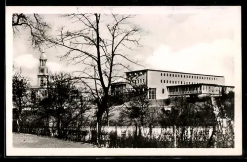 AK Hamburg-Neustadt, neue Jugendherberge an der Stintfang und Michaeliskirche