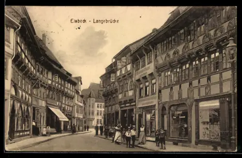 AK Einbeck, Langebrücke, Fachwerkhäuser, Strassenszene
