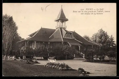 AK Vichy, Le Golf, Situé sur la rive gauche de l`Allier, couvre une surface de 24 hectares