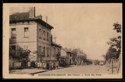 AK Mezieres-sur-Issoire /Hte-Vienne, Ecole des Filles