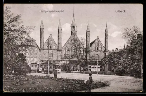 AK Lübeck, Heiligenhospital mit Strassenbahn