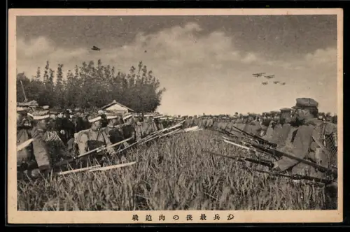 AK Japanische Truppen stehen einander mit aufgepflanzten Bajonetten gegenüber