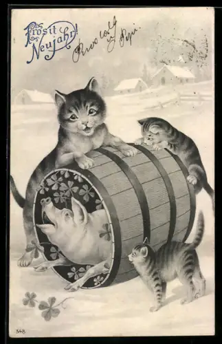 AK Katzenmutter u. Kätzchen spielen mit einem Schwein im Fass, Glücksklee, Schnee, Neujahrsgruss