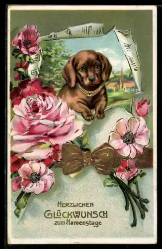 Präge-AK Junger Dackel mit goldenem Halsband vor Kirche im Grünen, Rosen, Schleife, Namenstagsgruss