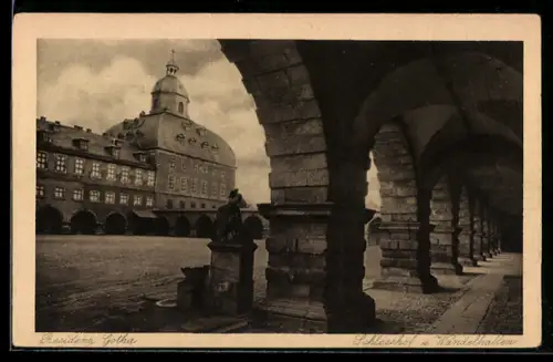 AK Gotha, Residenzschloss, Schlosshof, Wandelhallen