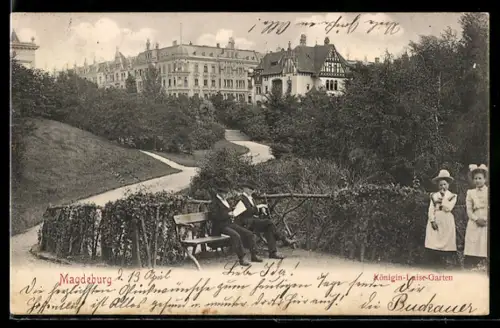 AK Magdeburg, Königin-Luise-Garten, Parkanlage, Spaziergänger, Wohnhäuser