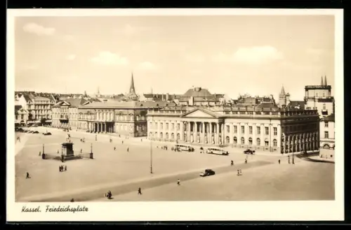 AK Kassel, Friedrichsplatz mit Denkmal aus der Vogelschau