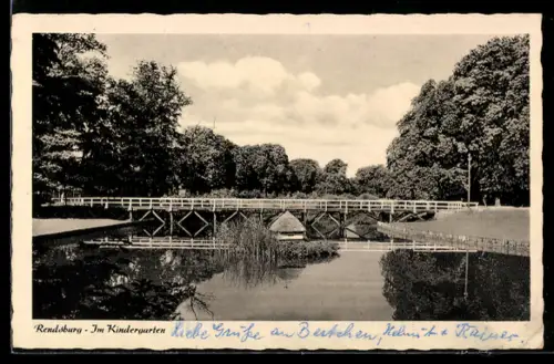 AK Rendsburg, Im Kindergarten, Panorama mit Brücke
