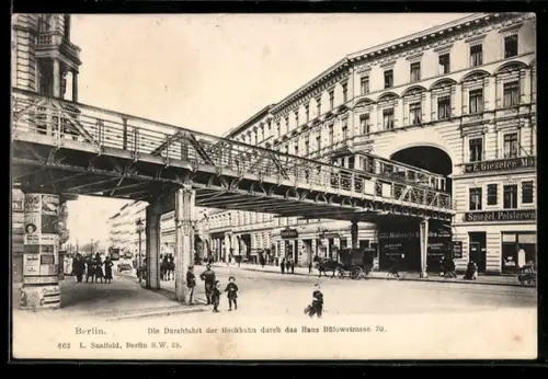 AK Berlin-Schöneberg, Durchfahrt der Hochbahn durch das Haus Bülowstrasse 70