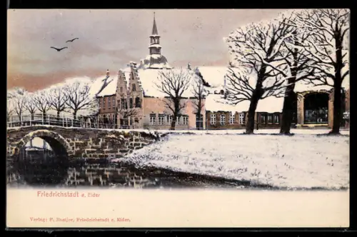 AK Friedrichstadt a. Eider, Uferpartie mit Brücke im Schnee
