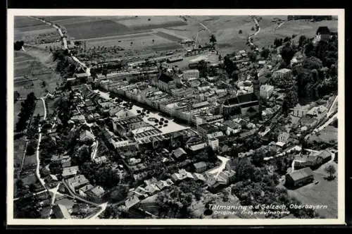 AK Tittmoning a. d. Salzach, Teilansicht mit Strassenpartie, Fliegeraufnahme