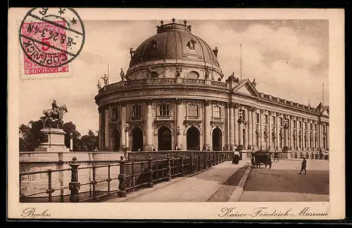 AK Berlin, Kaiser Friedrich-Museum mit Strassenpartie
