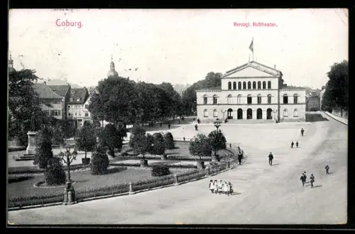 AK Coburg, Herzogliches Hoftheater mit Strassenpartie