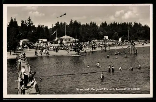 AK Neustädtel /Erzgeb., Strandbad Bergsee Filzteich, Badebetrieb, Steg, Strandansicht