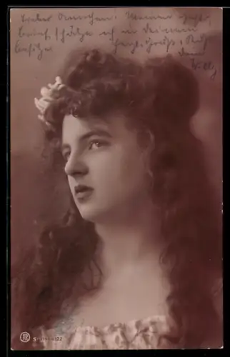 Foto-AK RPH NR 314-4322: Portrait einer Frau