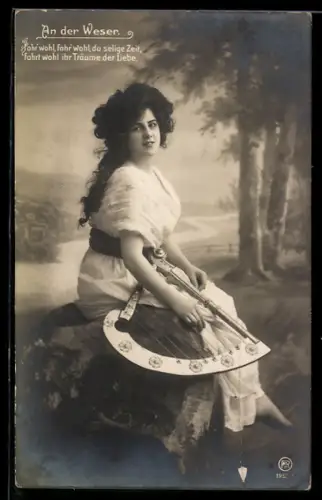 AK Operette an der Weser, Frau mit Harfe