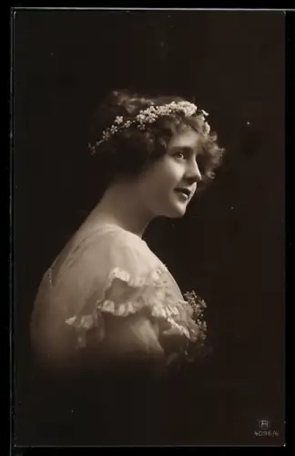 Künstler-AK Photochromie Nr. 4096/6: Mädchen mit Flieder-Haarkranz