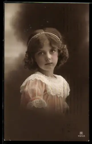 Künstler-AK Photochromie Nr. 4164/5: Kleines Mädchen mit Haarkette