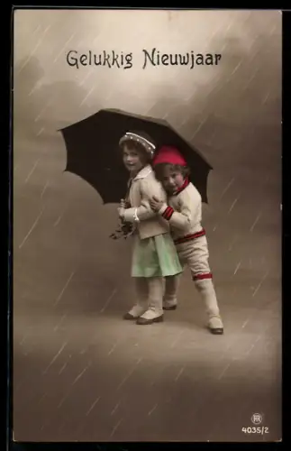 Künstler-AK Photochromie Nr. 4035/2: Kleines Paar unter einem Schirm, Neujahrsgruss