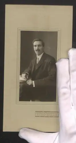 Fotografie Samson & Co, Elberfeld, Islandufer 5, Sitzender Herr im Anzug