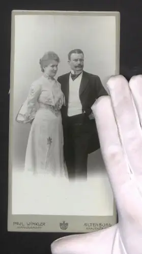 Fotografie Paul Winkler, Altenburg, Amalienstr. 5b, Elegantes Paar posiert zusammen im Atelier