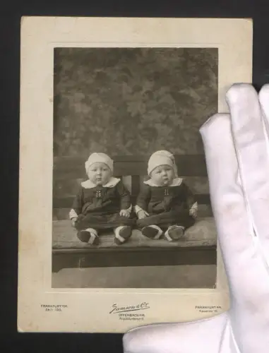 Fotografie Samson & Co., Offenbach a. M., Frankfurtstr. 11, Zwillinge Franz und Andreas Schönenberger, geb. 1915