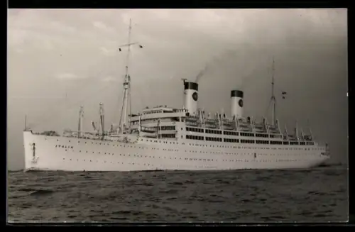 Foto-AK Passagierschiff Italia in Fahrt