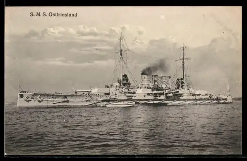 AK Linienschiff S.M.S. Ostfriesland mit Beibooten längsseits, Kriegsschiff