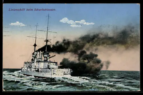 AK Linienschiff der Kaiserlichen Marine beim Scharfschiessen auf See, Kriegsschiff