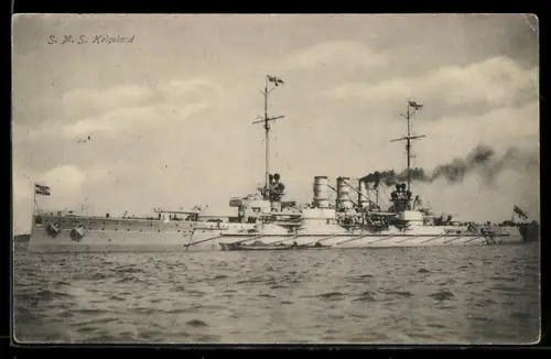 AK Linienschiff S.M.S. Helgoland mit Kuttern längsseits, Kriegsschiff
