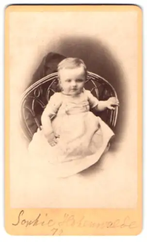 Fotografie F. Henning, Plön, Schlossberg, Sophie Hohenwalde als Kleinkind