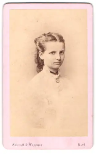 Fotografie Schmidt & Wegener, Kiel, L. Prebe als junges Mädchen