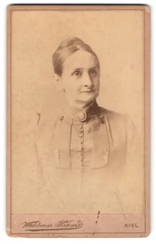 Fotografie Waldemar Renard, Kiel, Sophienblatt 18, Tille Susemihl im Jahr 1895