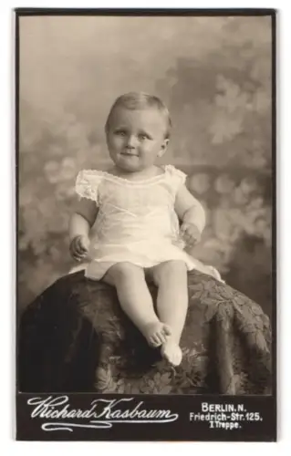 Fotografie Richard Kasbaum, Berlin, Friedrich-Str. 125, Heinz Lenz im Alter von 10 Monaten