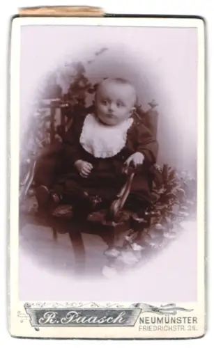 Fotografie R. Faasch, Neumünster, Friedrichstr. 24, Willy B. als Kleinkind