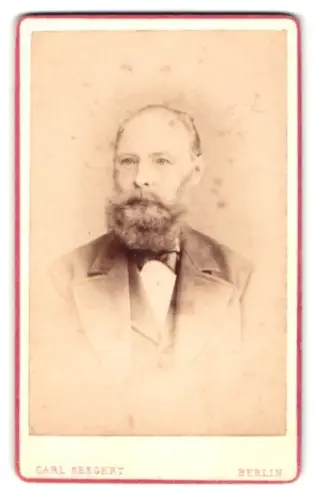Fotografie Carl Seegert, Berlin, Grosse Frankfurter Strasse 72-73, Herr Münder mit Vollbart