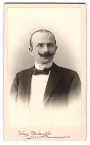 Fotografie Hugo Strube & Co., Berlin, Prinzessinenstrasse 16, Hermann mit Schnauzbart