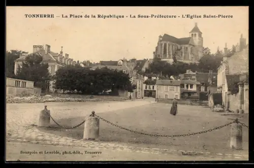 AK Tonnerre, La Place de la République, La Sous-Préfecture, LEglise Saint-Pierre