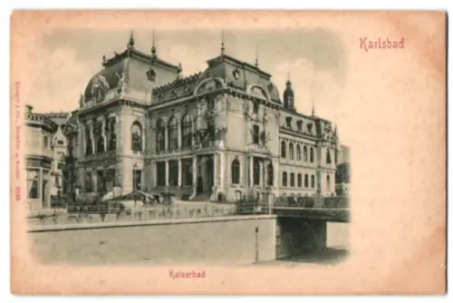 Relief-AK Karlsbad, Kaiserbad mit Brücke, Panorama