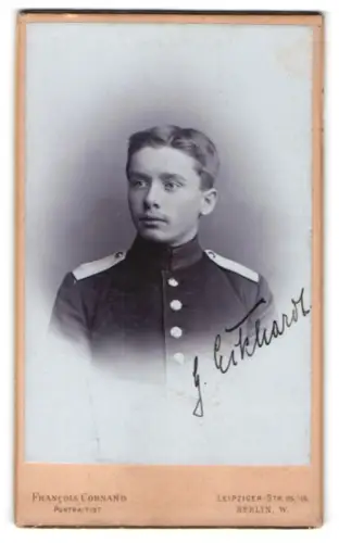 Fotografie Francois Conrad, Berlin, Leipziger Str. 115/116, Gefreiter der Garde-Truppen Hans Eickhardt in Uniform