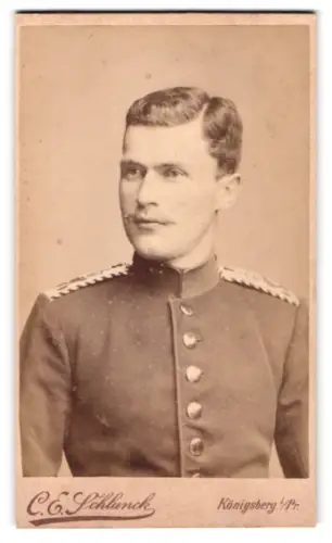 Fotografie C. E. Schlunck, Königsberg i. Pr., Münz-Str. 7b, Einjährig-Freiwilliger in Uniform