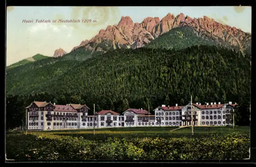 AK Toblach, Neutoblach, Hotel Toblach mit Bergpanorama