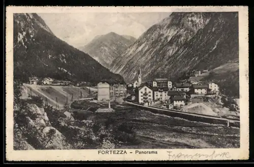 AK Fortezza, Panorama delle montagne e del villaggio