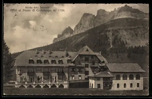 AK Passo di Costalunga, Hôtel al Passo di Costalunga e montagne delle Dolomiti sullo sfondo