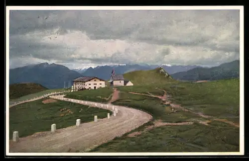 AK Jaufenpass, Panorama sulla nuova Jaufenstrasse con paesaggio montano e edificio alpino