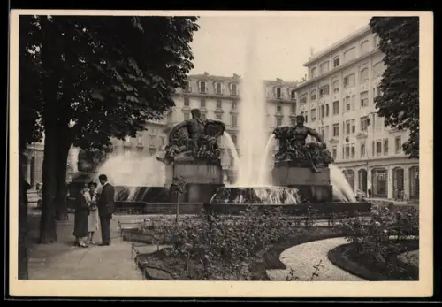 AK Torino, Fontana Angelica in una piazza elegante con persone passeggiando